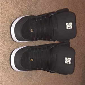 Like new DC skater shoes